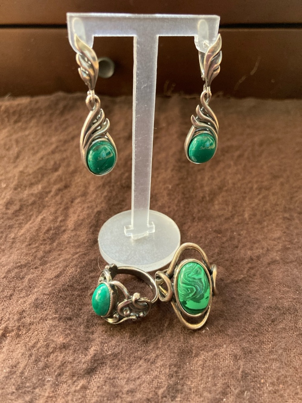Silver Tone Green Malachite Drop Earrings and Rings Set